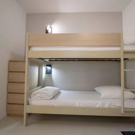 Appartement Très JOLI 35 m avec JARDINTERRASSE et PISCINE