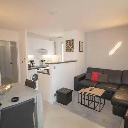 Very Nice 35 M With Gardenterrace And Pool 아파트 Saint-Raphaël