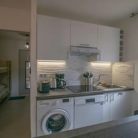 Apartment Very Nice 35 M With Gardenterrace And Pool *